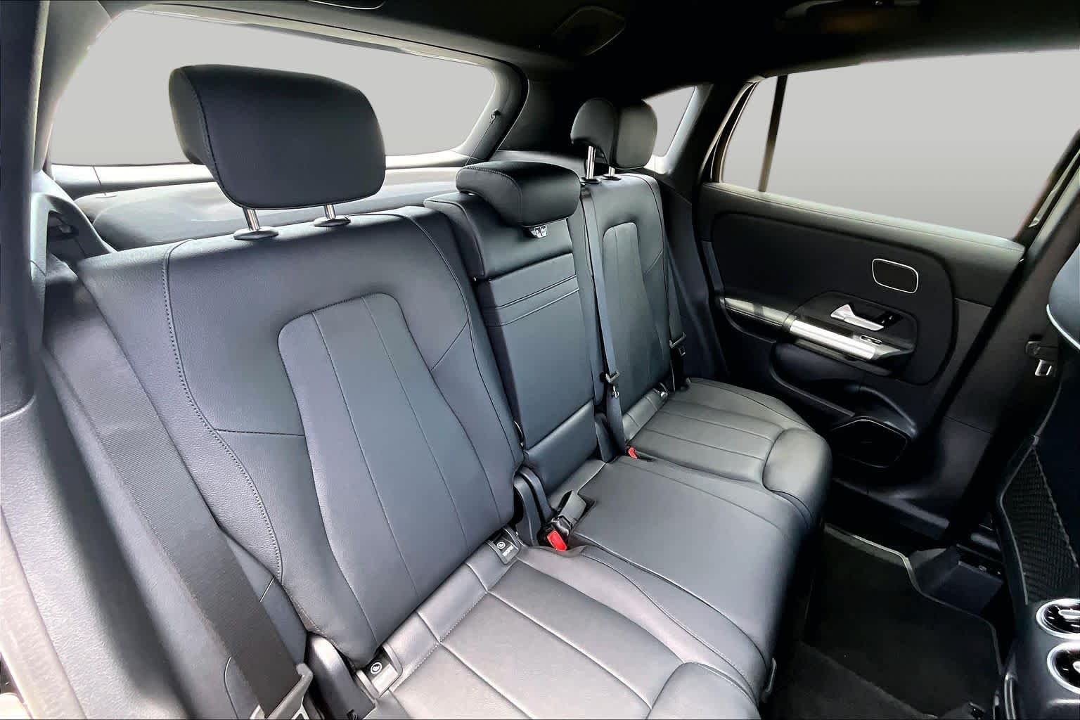 Used 2025 Night Black Mercedes-Benz GLA 250 image 36