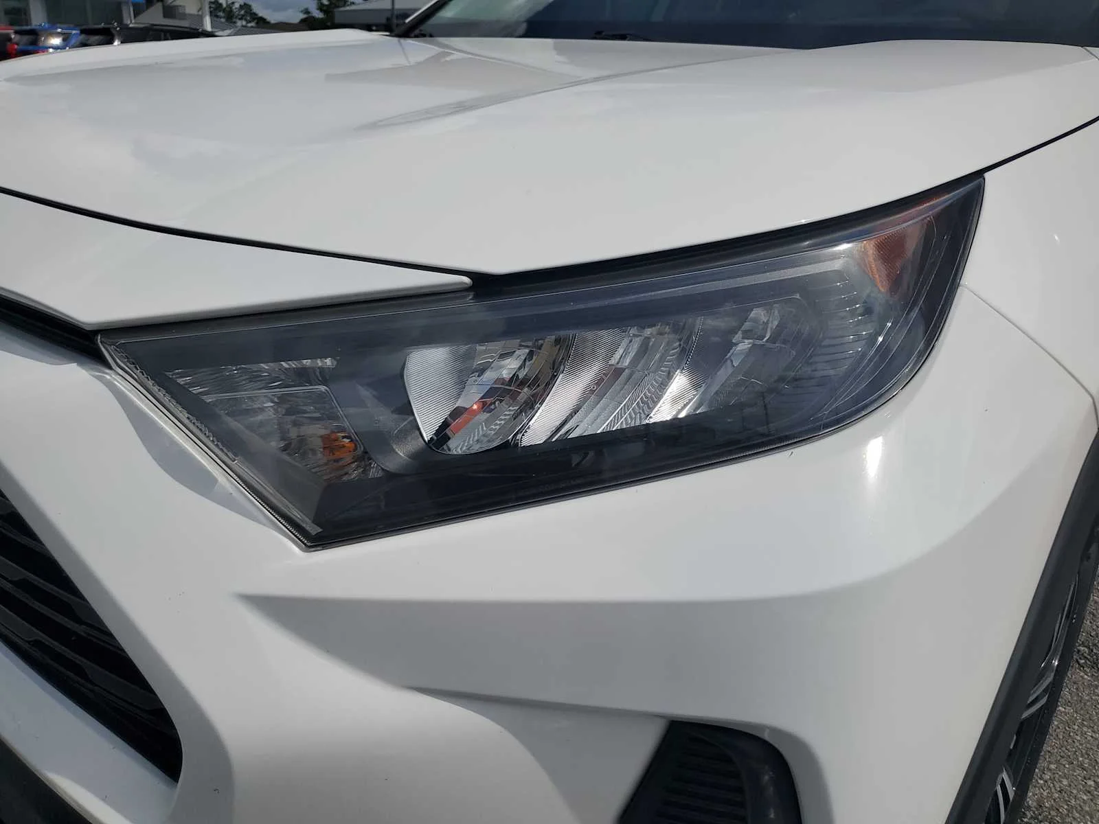 Used 2022 White White Toyota LE image 13