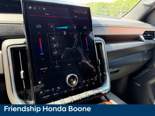 Used 2025 Silver GMC Denali image 32