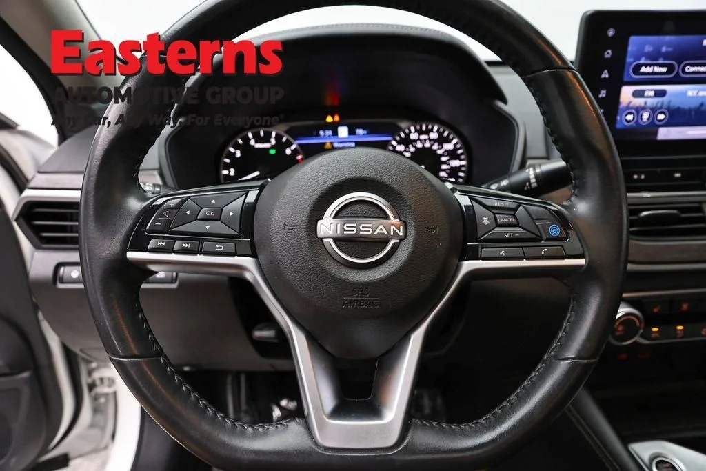 Used 2024 White Nissan 2.5 SV image 12
