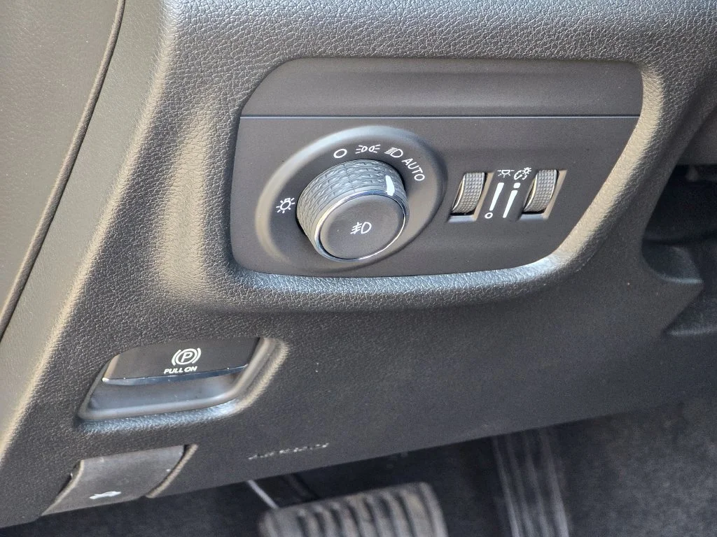 New 2027 Gray Jeep Limited image 34