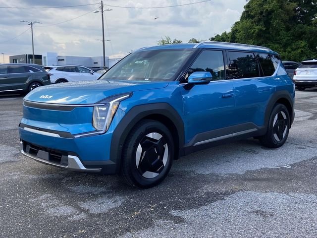 New 2026 Ocean Blue Kia Wind AWD image 5