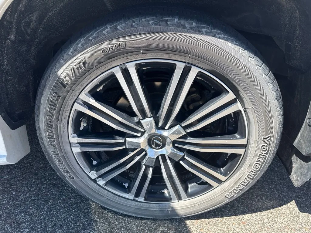 Used 2020 White Lexus 570 image 16