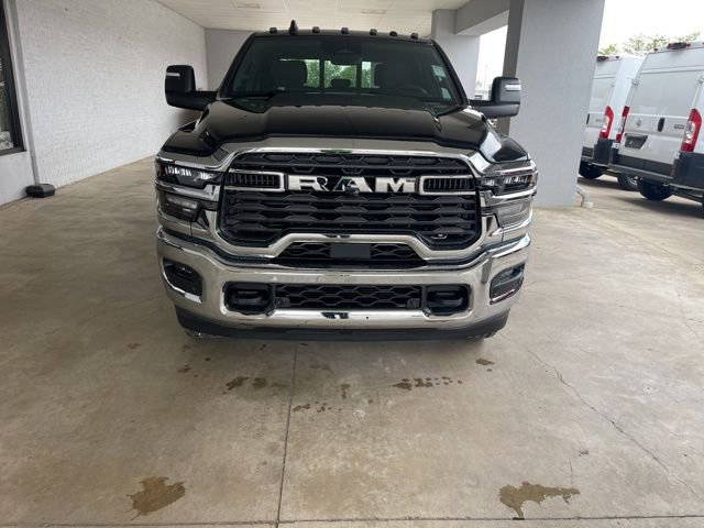 New 2026 Diamond Black Crystal Pearl-Coat Exterior Paint RAM Tradesman image 6