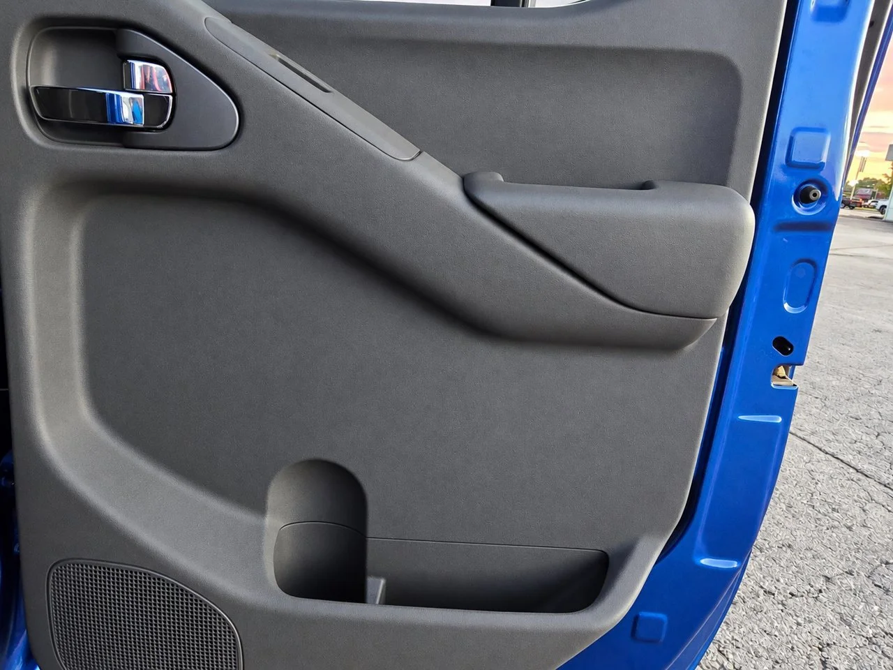 Used 2015 Metallic Blue Nissan S image 24