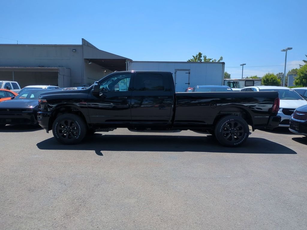New 2026 Diamond Black Crystal Pearl-Coat Exterior Paint RAM Laramie image 4