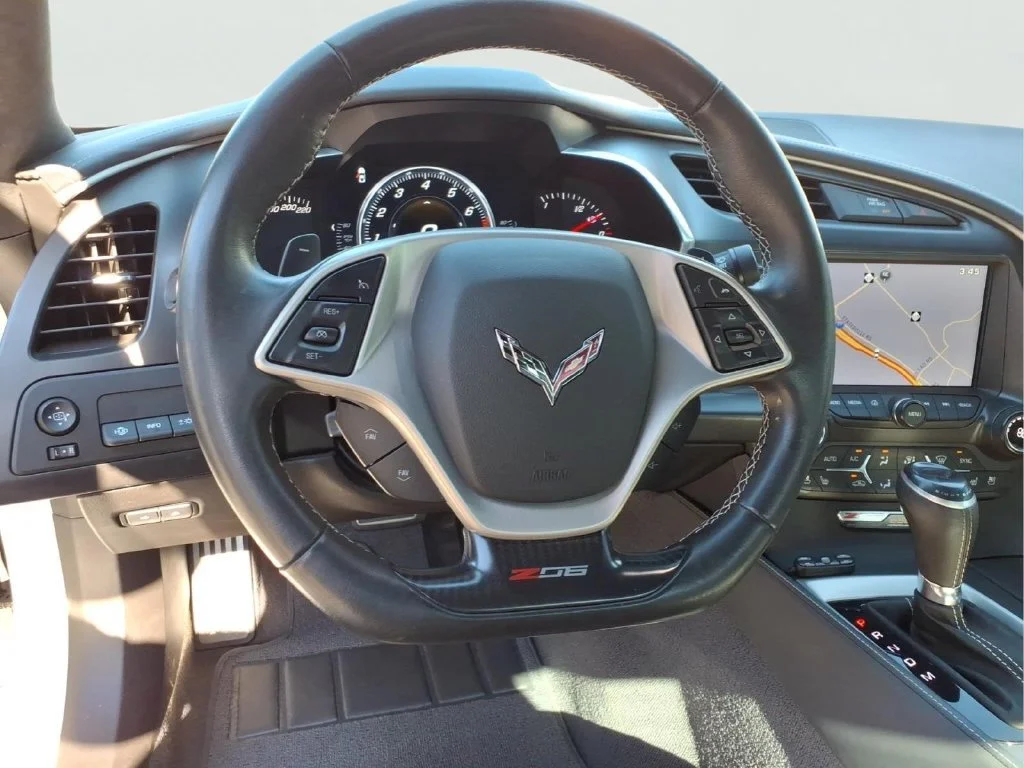 Used 2015 ARCTIC WHITE Chevrolet Z06 3LZ image 3