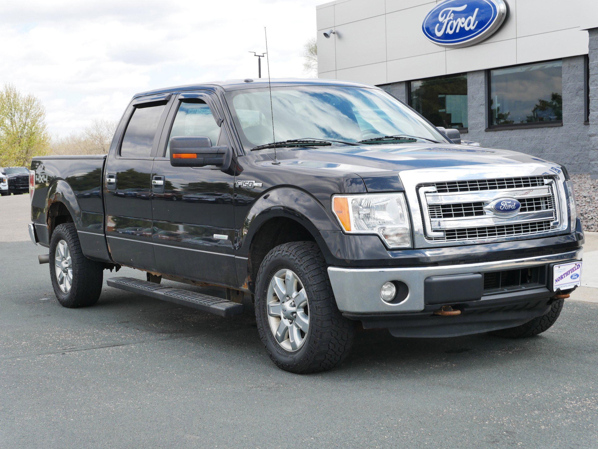 Used 2014  Ford XLT image 2