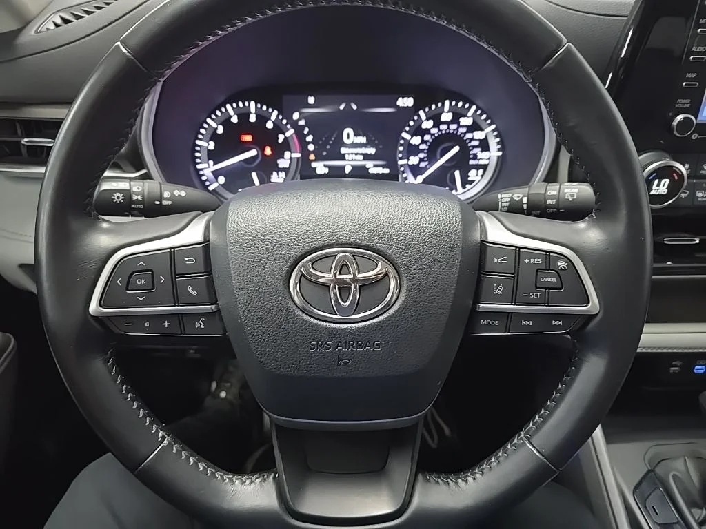 Used 2022 Blue Toyota XLE image 19