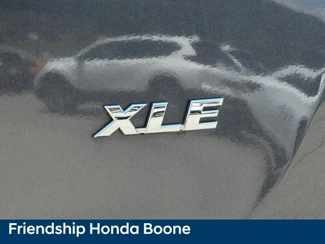 Used 2018 Gray Toyota XLE image 14