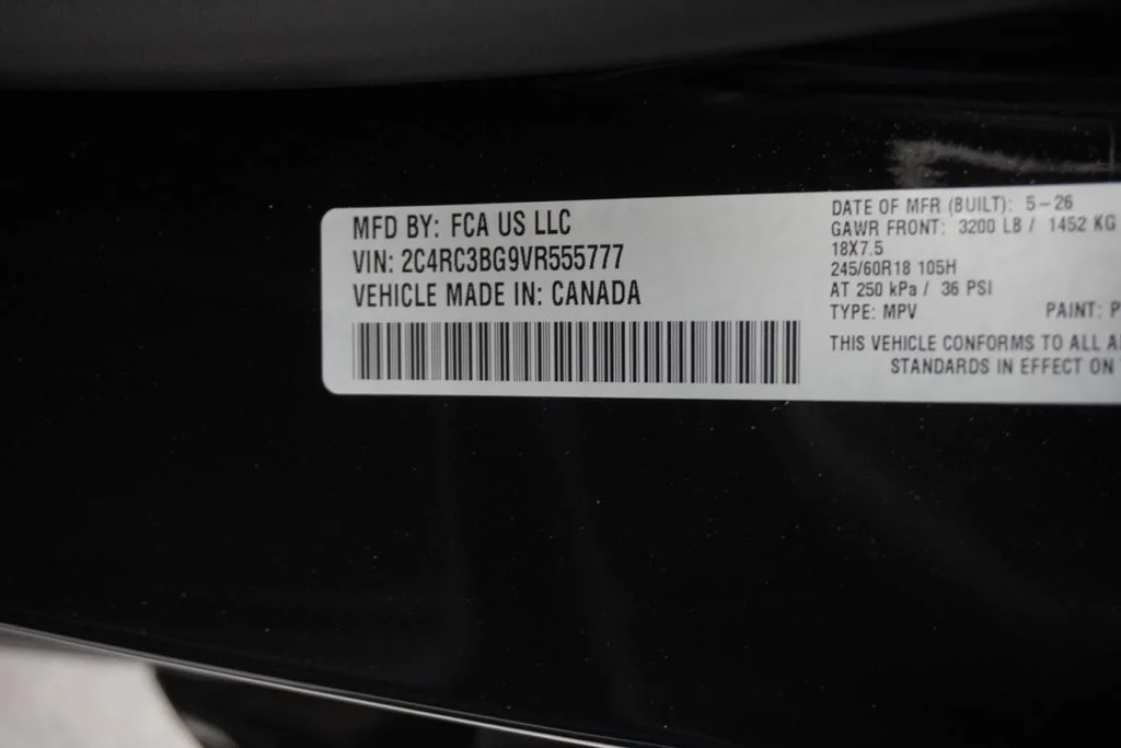 New 2027 Diamond Black Crystal Pearl-Coat Exterior Paint Chrysler Select image 38