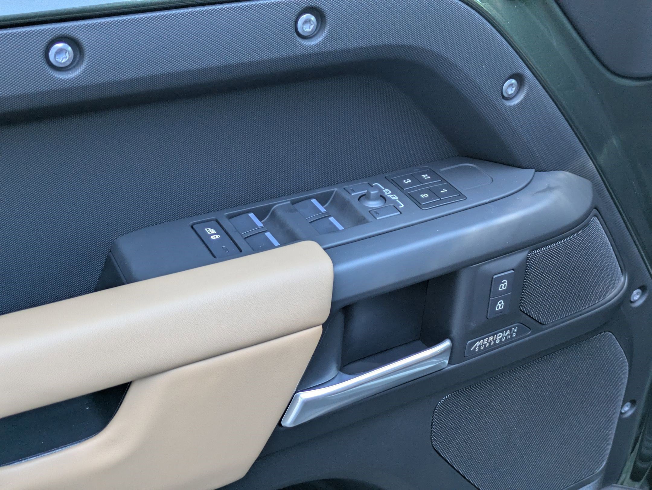 2026 Land Rover Defender X-Dynamic SE - Photo 14