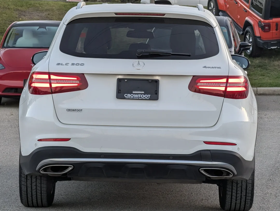 Used 2018 White Mercedes-Benz 300 - - 4MATIC AWD - Power Liftgate - Power Seats - LED Headlights & More! image 7