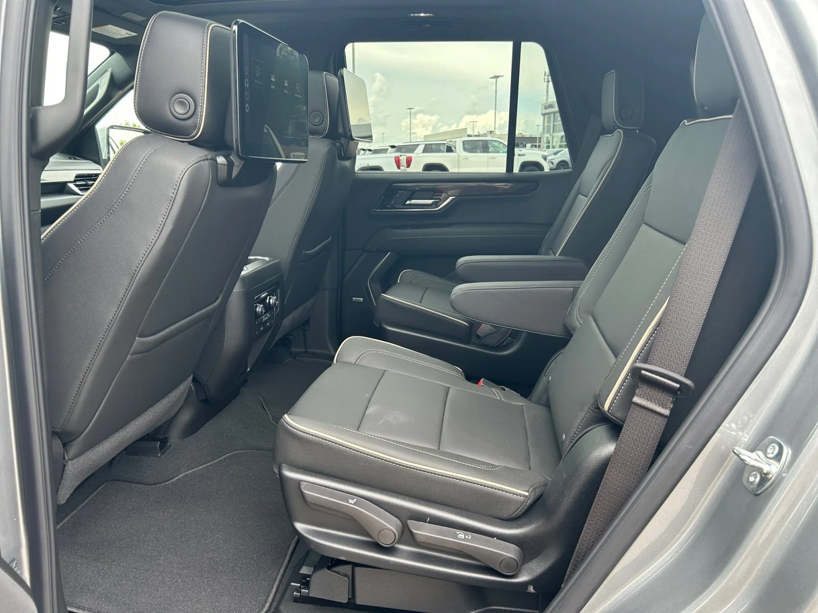 New 2026 Sterling Metallic GMC Elevation image 20