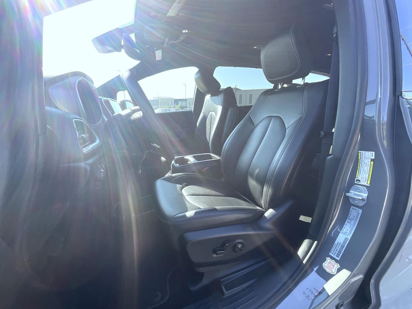 Used 2025 White Chrysler Select image 11