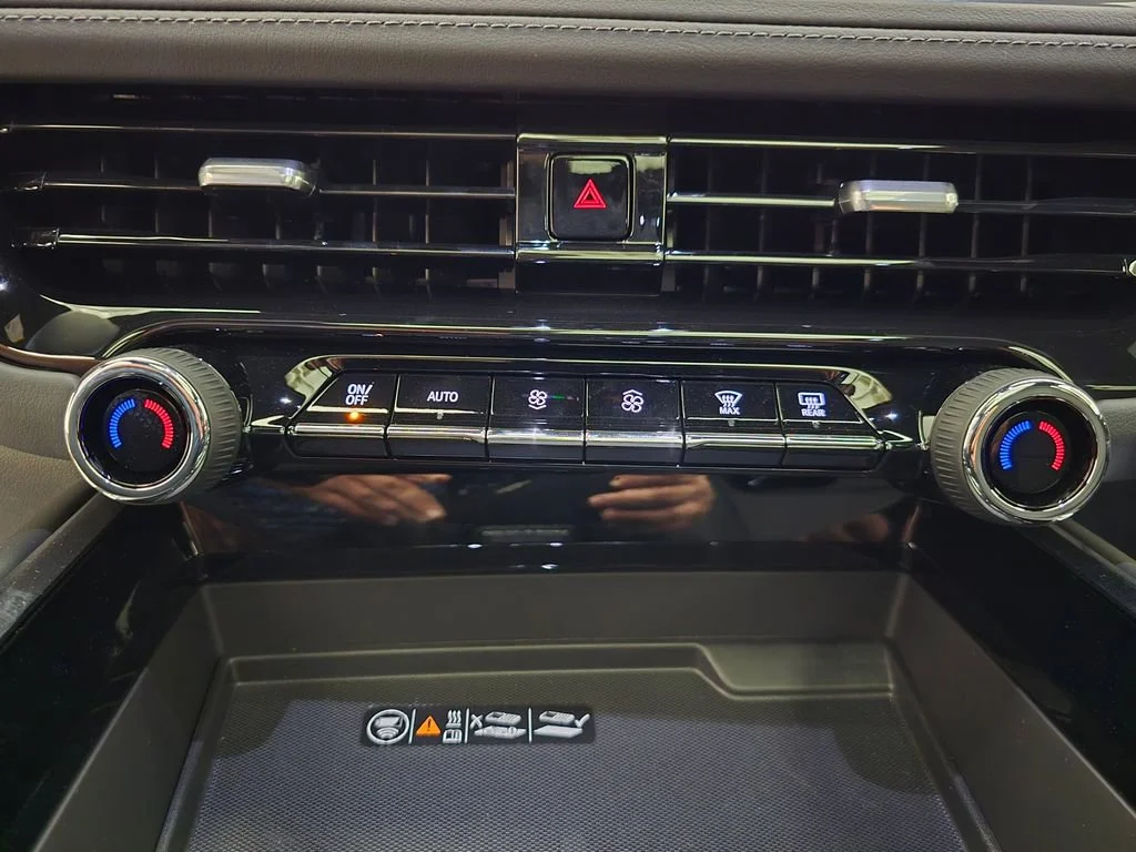 2025 Chevrolet Suburban Z71 - Photo 25