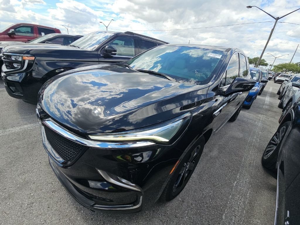 2023 Buick Enclave Essence's photo