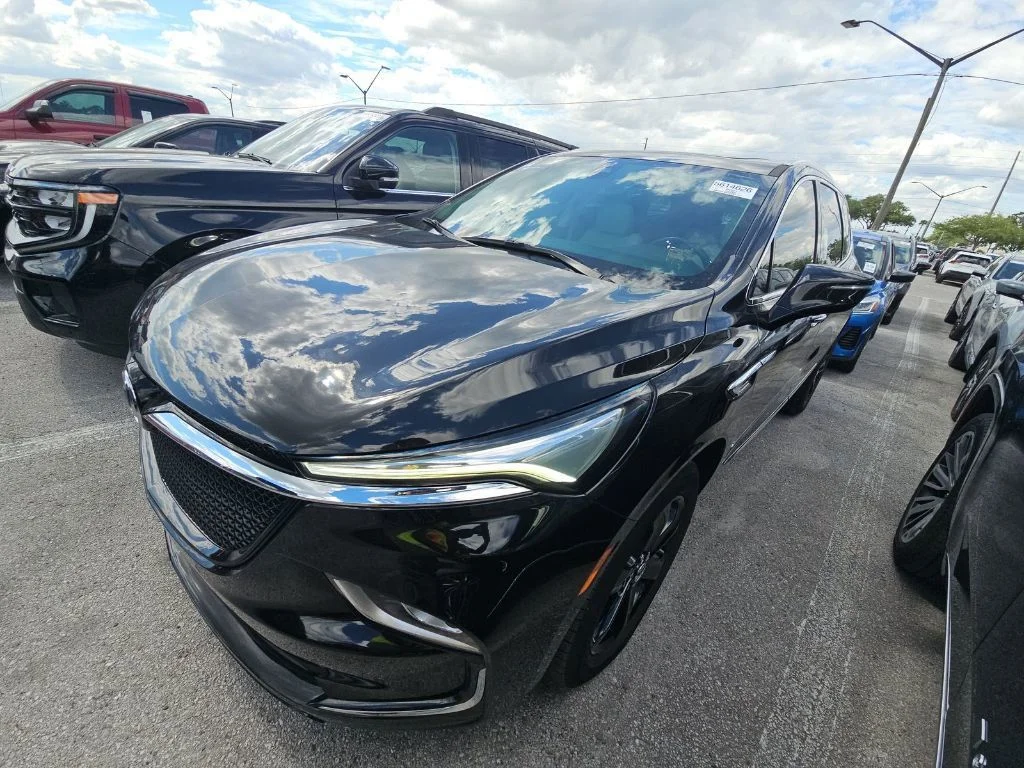 2023 Buick Enclave Essence's photo