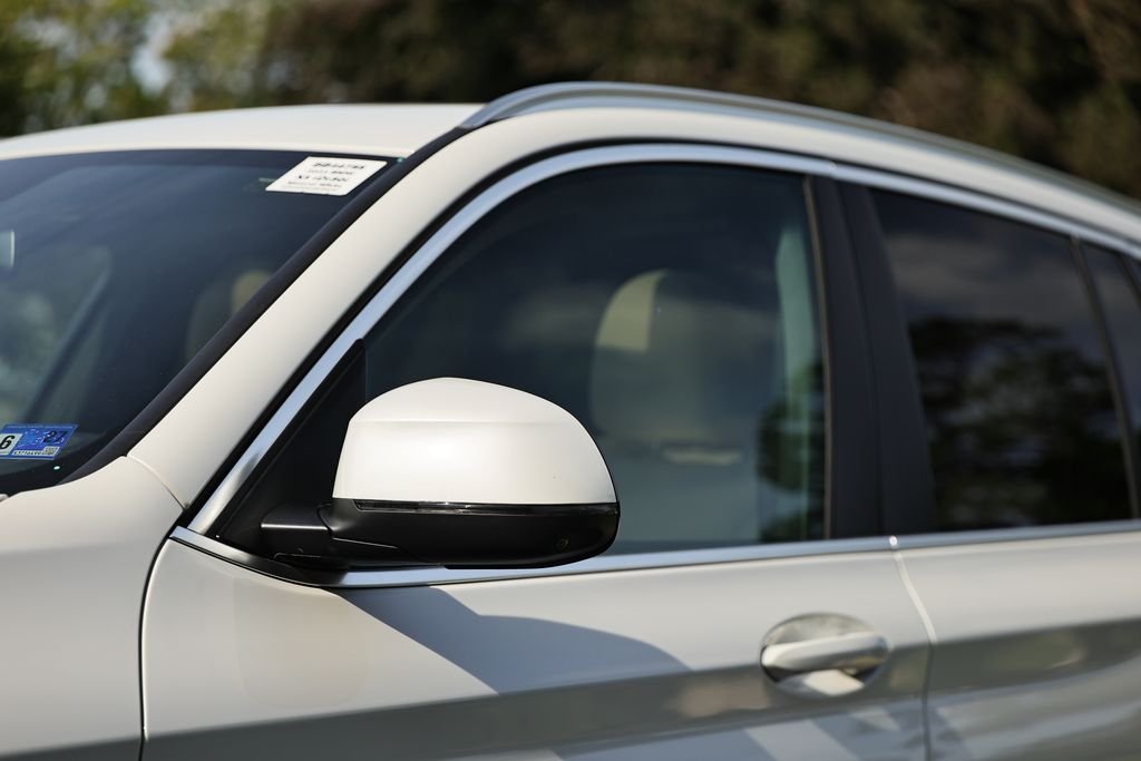 Used 2024 Mineral White Metallic BMW sDrive30i image 11