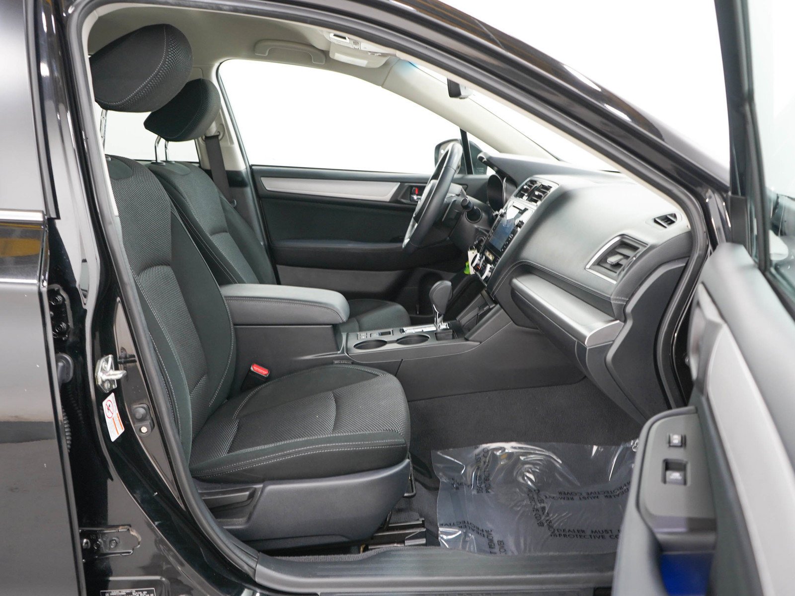 Used 2018 Crystal Black Pearl Subaru 2.5i Premium image 11