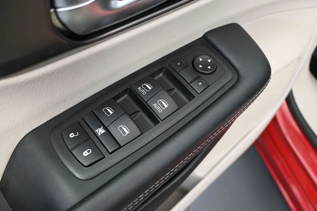 Used 2024 Red Chrysler Touring L image 19