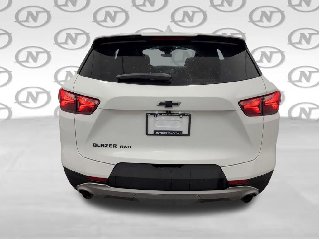 Used 2021 White Chevrolet LT image 12