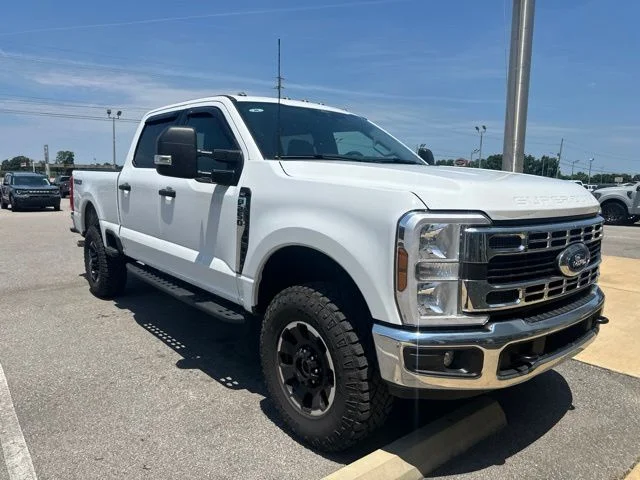 Used 2025 Oxford White Ford XLT image 3