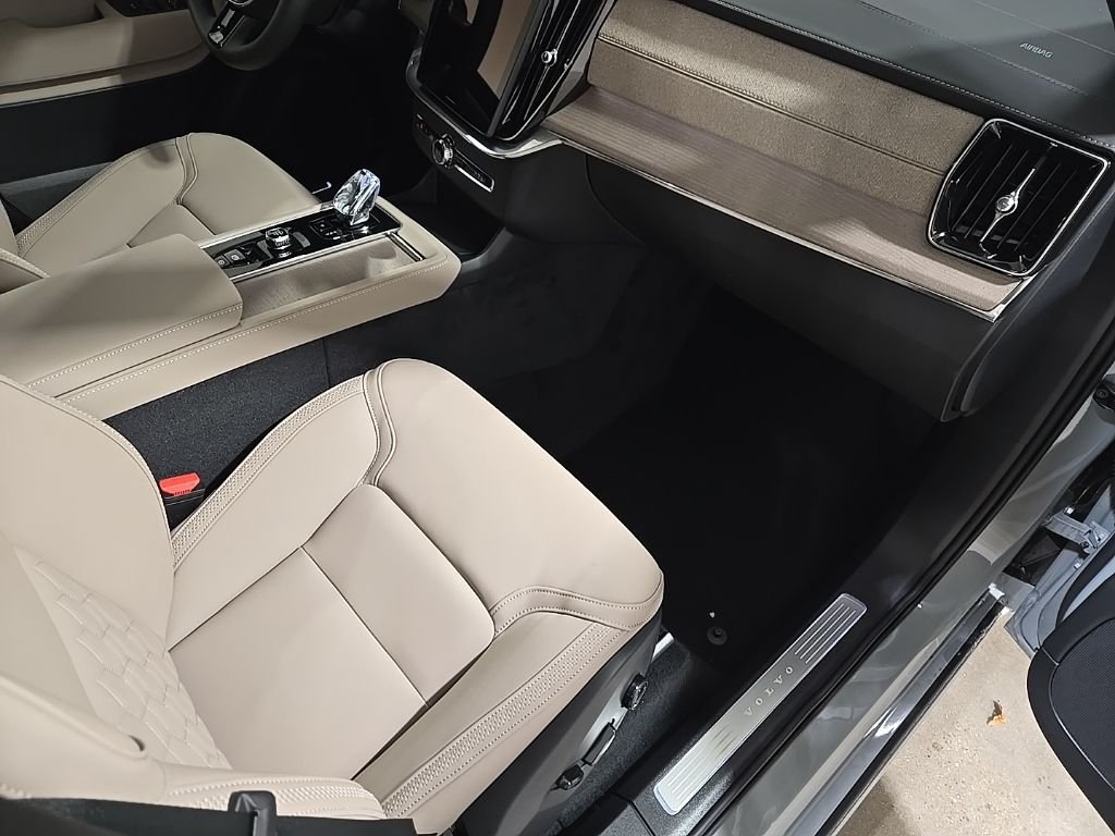 2026 Volvo XC90 Plus - Photo 22