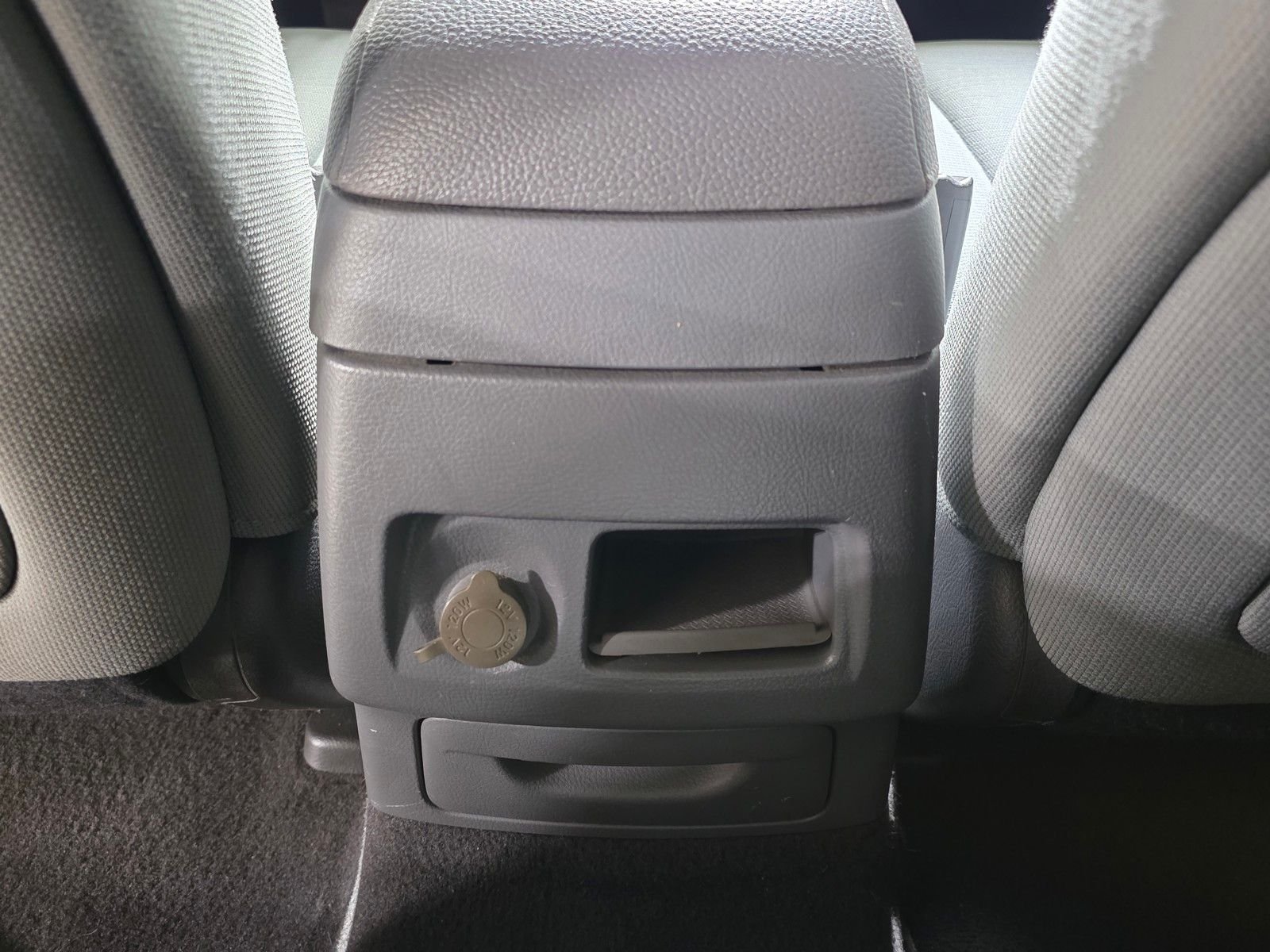 Used 2011 Mineral Gray Hyundai GLS image 16