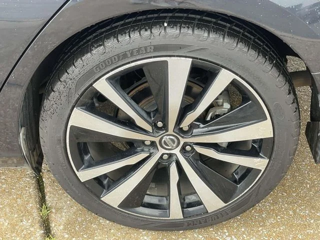 Used 2019 Blue Nissan 2.5 Platinum image 7