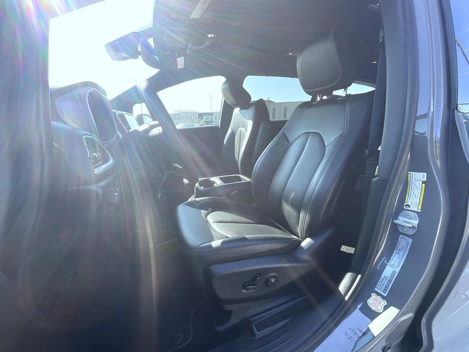 Used 2025 White Chrysler Select image 11