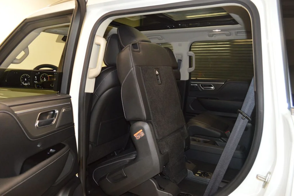 Certified Used 2025 White INFINITI PURE image 37