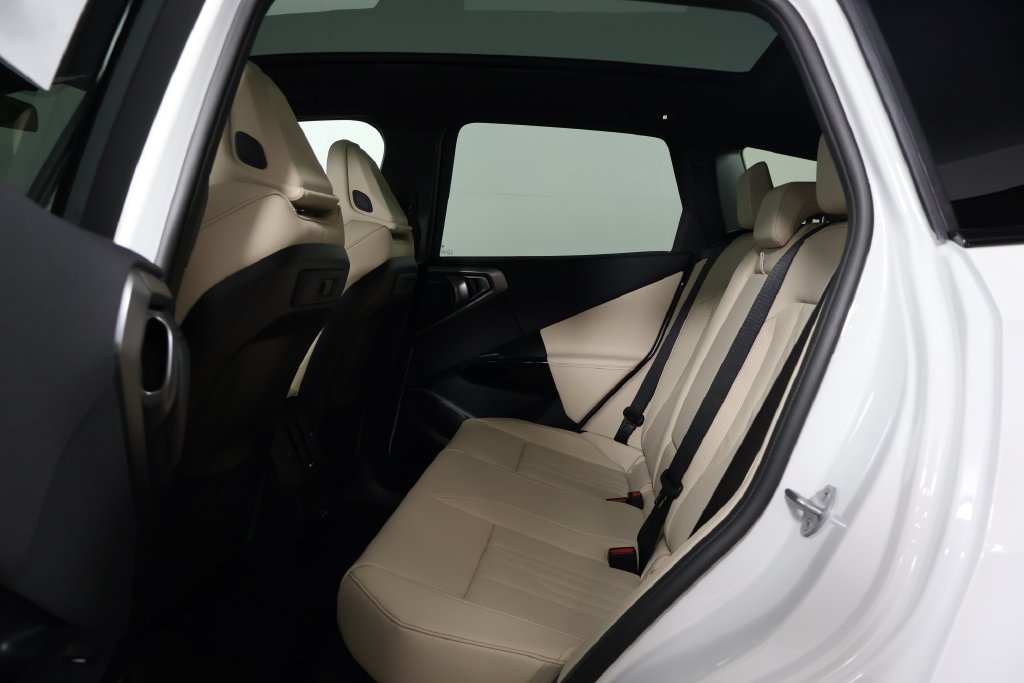 New 2026 Alpine White BMW 30 xDrive image 6