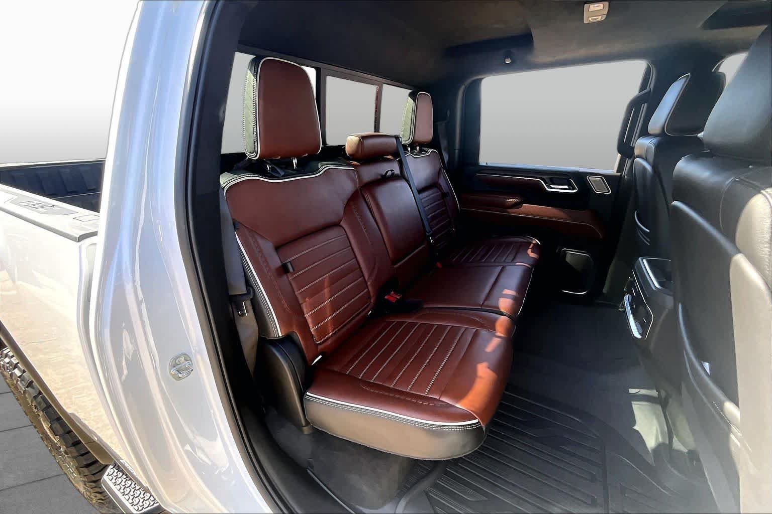 Used 2024 White Frost Tricoat GMC Denali Ultimate image 20