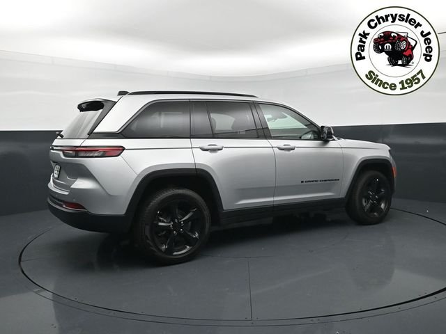 New 2026 Silver Zynith Exterior Paint Jeep Limited image 6