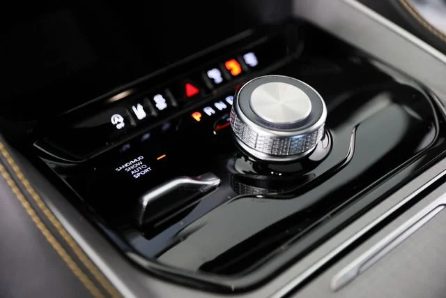 New 2026 Silver-Zynith Exterior Paint Jeep  image 17