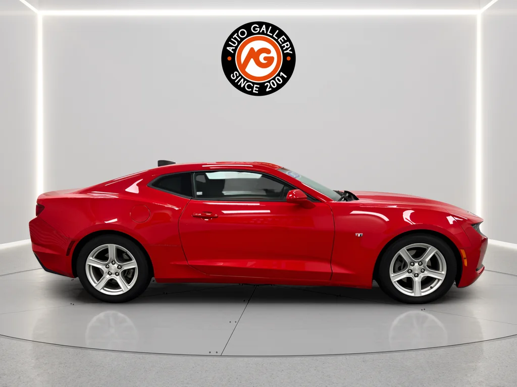 Used 2023 Red Chevrolet 1LT image 2