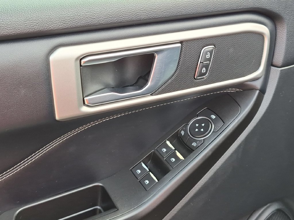 Used 2020 Black Ford XLT image 13