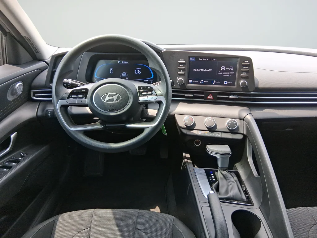 Used 2024 Silver Hyundai SE image 9