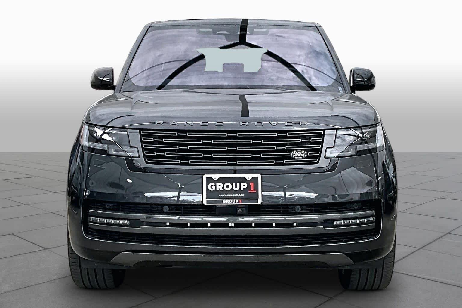 Used 2023 Carpathian Grey Premium Metallic Land Rover SE image 4
