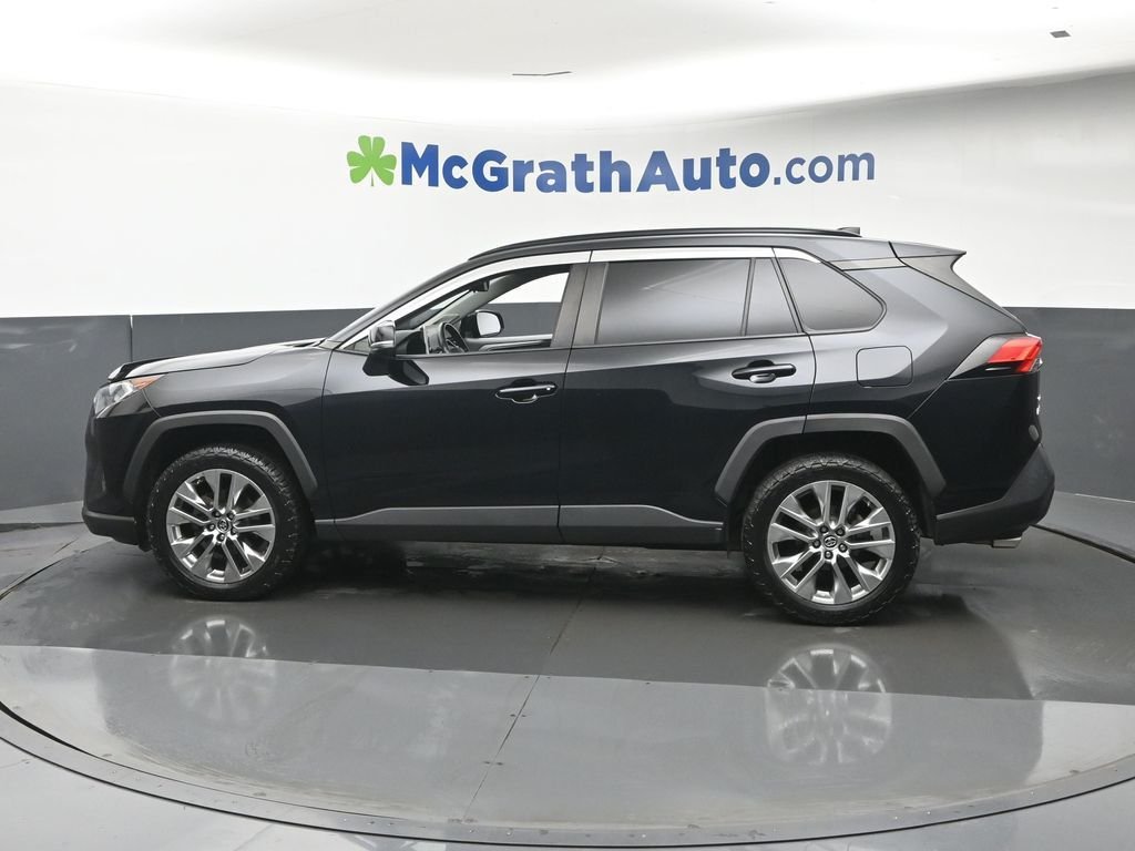 Used 2019 Black Toyota XLE Premium image 25