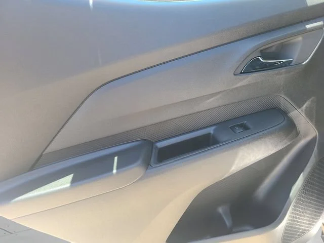New 2027 Summit White Chevrolet LT image 20