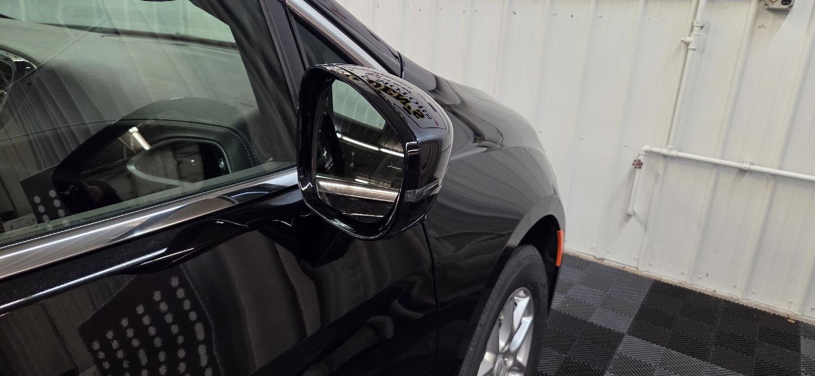 New 2026 Diamond Black Crystal Pearl-Coat Exterior Paint Chrysler Select image 11