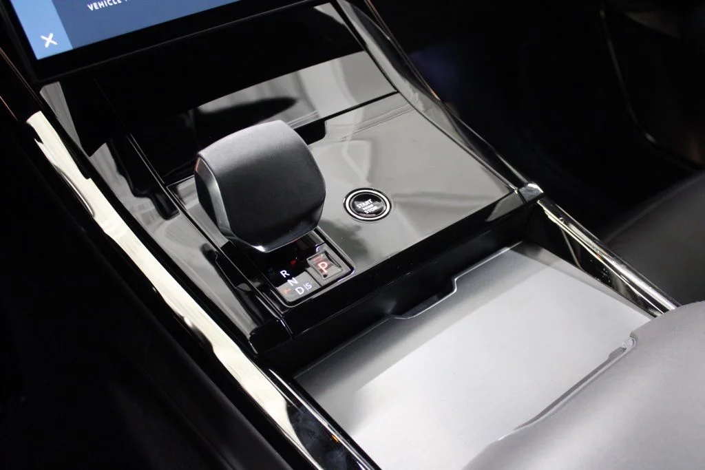 Used 2024  Land Rover Dynamic SE image 23