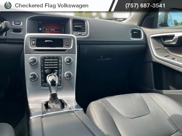 Used 2017 Bright Silver Metallic Volvo T5 image 33