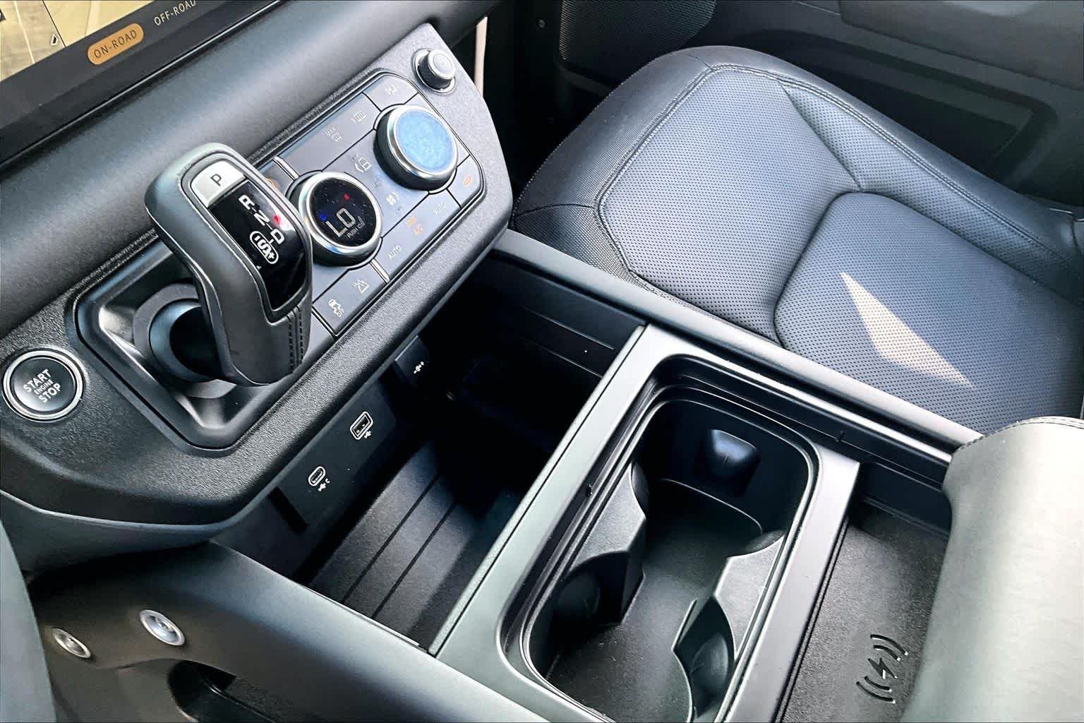 Used 2024 Carpathian Grey Premium Metallic Land Rover X-Dynamic SE image 13