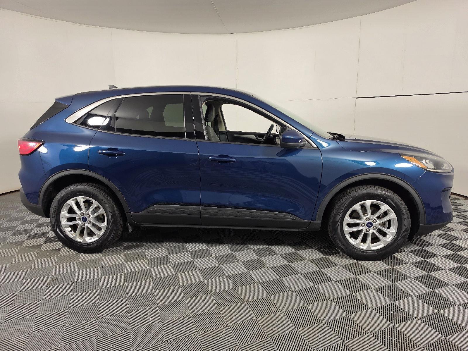 Used 2020 Dark Persian Green Ford SE image 11