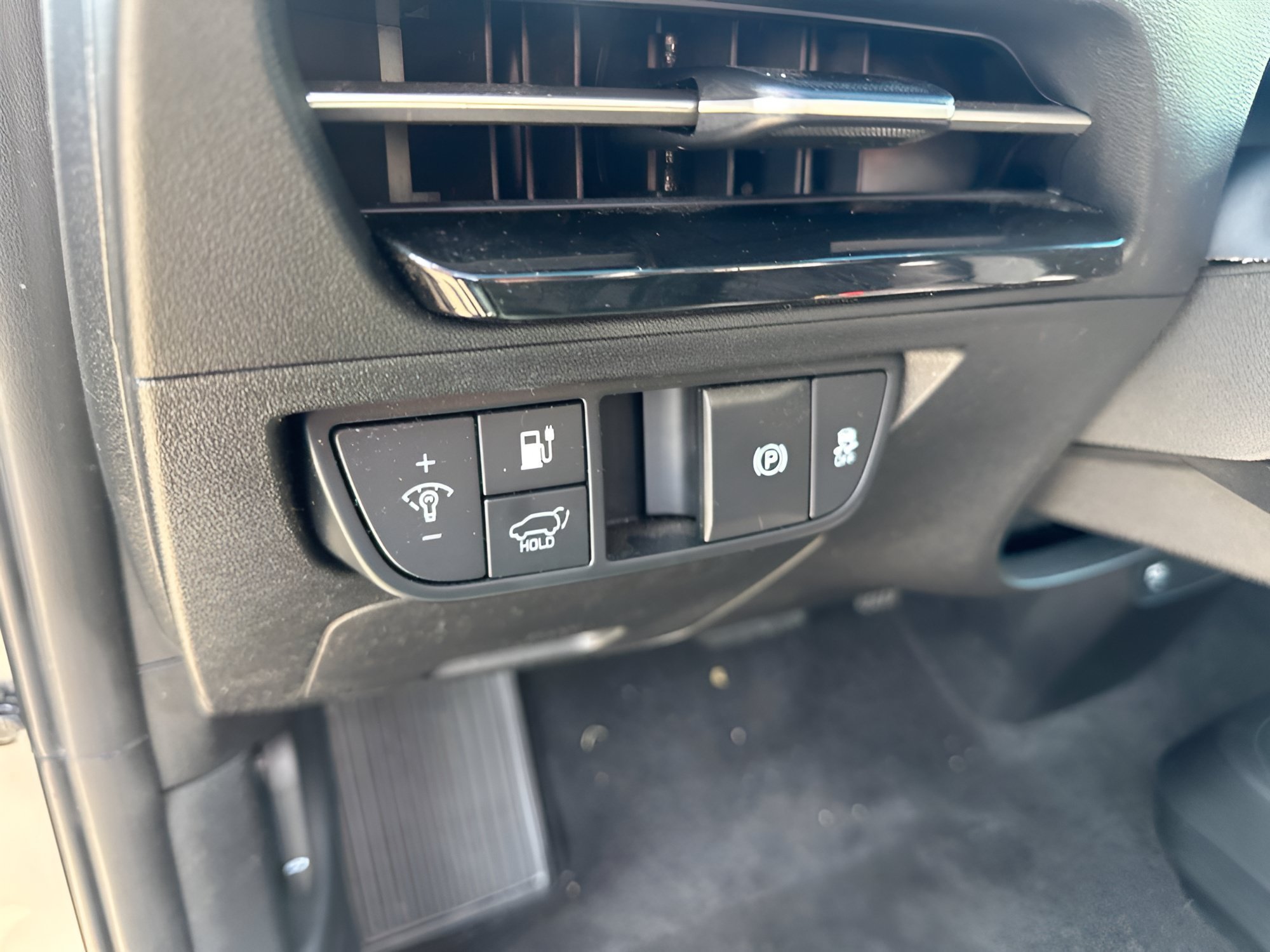 Used 2023 Steel Gray Kia Wind image 24