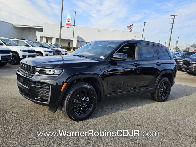 New 2026 Diamond Black Crystal Pearl-Coat Exterior Paint Jeep Altitude image 3