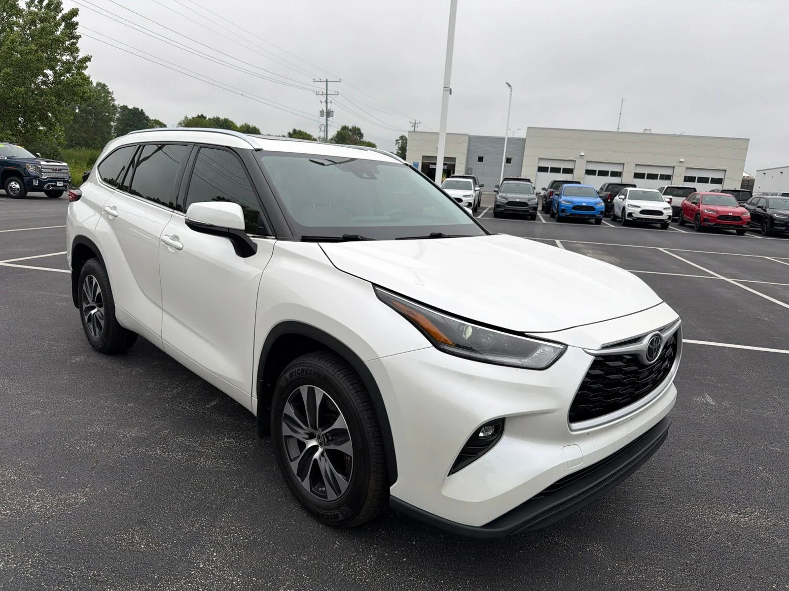 Used 2021 White Toyota XLE image 9